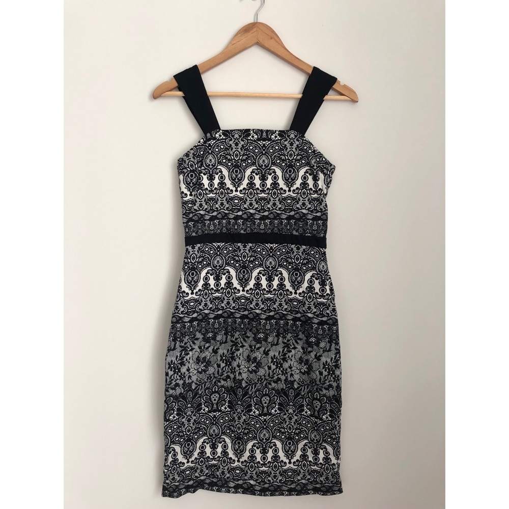Francesca's Lace Print Dress: Oscar Garcia -Lopez
